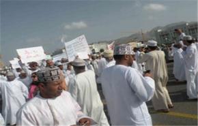 سلطنة عمان تحتجز 10 نشطاء دون توجيه اتهام 