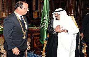 الملك السعودي يقلد هولاند أعلى وسام بالمملكة لـ...؟!