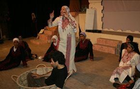 (رحلة رضا) مسرحية تجسد معاناة الفلسطينيين