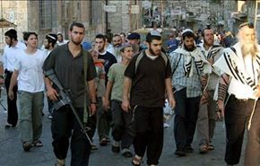 مستوطنون وجنود الاحتلال يهاجمون قرى غرب رام الله