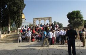 مستوطنون يقتحمون باحات المسجد الاقصى