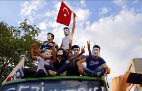 المتظاهرون باسطنبول وانقرة يواصلون تحدي الحكومة