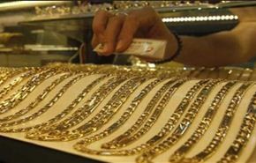 الذهب يرتفع 1% مع تراجع الدولار