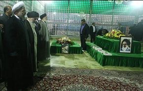 روحاني يجدد العهد مع الإمام الخميني (رض)