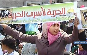 معاناة اهالي الاسرى الفلسطينيين مستمرة لا تنتهي