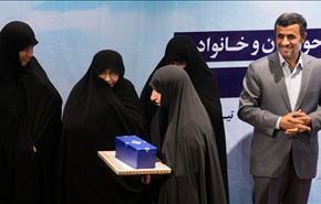 رئيس الجمهورية يكرم المعنيين بشؤون المرأة والاسرة