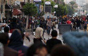 عشرات الجرحى باشتباكات بين انصار مرسي ومعارضيه