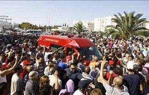 الشرطة التونسية تطلق الغاز المسيل لتفريق محتجين