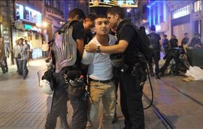 حكومة تركيا تشن حملة اعتقالات بانقرة واسطنبول