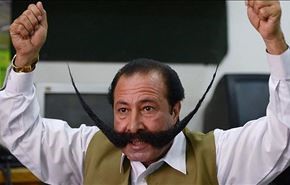 باكستاني يتلقى تهديدات بالقتل بسبب شاربه