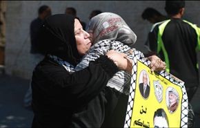 بالفيديو .. افراح عائلة اسير فلسطيني بعودة ولدها