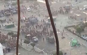 مصر.. الامن يخرج انصار الاخوان من مسجد الفتح بالقوة