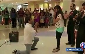بالفيديو ..عرض عليها الزواج بالمول فردت عليه بالضرب