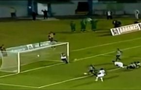 بالفيديو.. مدلك ينقذ فريقه من هدف مؤكد ثم يهرب