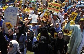 انصار مرسي يعودون للشارع رغم تمديد الطوارئ