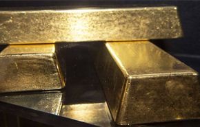 الذهب مستقر فوق 1330 دولاراً