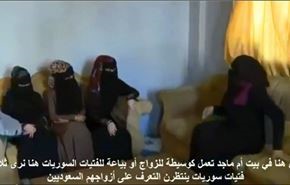 فيديو/شاهد كيف يتعامل السعوديون مع اللاجئات السوريات!