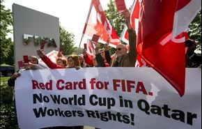 مظاهرة أمام مقر الفيفا لانتهاكات بحق العمال في قطر