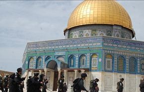 العشرات من جنود الاحتلال يقتحمون الأقصى