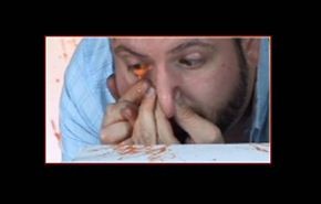 فنان أرجنتيني يرسم بعينيه