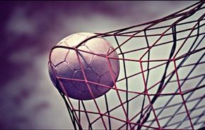 بالفيديو.. أطرف 10 أهداف بسبب أخطاء الحراس