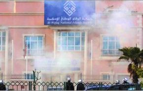 الأمن البحريني مدجج بالسلاح يقتحم مقر جمعية الوفاق