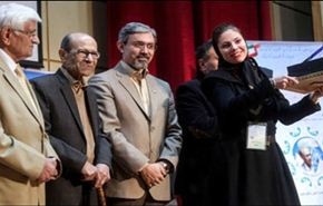 إيرانية تحقق انجازا بعلاج مرض الأكزيما الجلدي