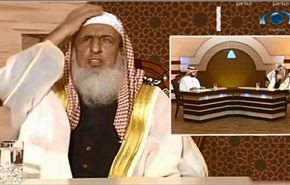 بالفيديو/مفتي السعودية يتهرب من سؤال عن حديث عن معاوية والفئة الباغية