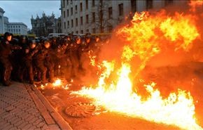 رئيس وزراء اوكرانيا يصف الاحداث في بلاده بالانقلاب