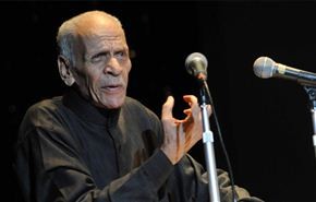 رحيل الشاعر المصري احمد فؤاد نجم صاحب اشهر وصف لثورة البحرين