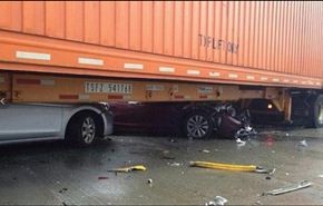 بالفيديو والصور.. اصطدام 70 سيارة بحادث مروري بأميركا