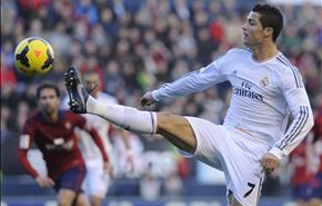 ريال مدريد يفلت من الهزيمة امام اوساسونا وبرشلونة ينفرد موقتا بالصدارة