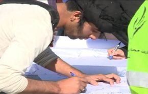 توقيع اكبر وثيقة لنبذ الطائفية من قبل زوار الاربعين