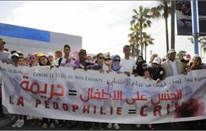 فرنسي يشتري طفلا مغربيا بألفي دولارويحوّله الى 