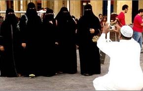سعودي يقيم حفل 