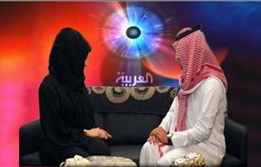 مذيعة 