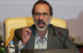 معاذ الخطيب يهاجم ائتلاف المعارضة السوري لخضوعه للاجانب !