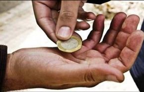 شاهد..معاقة متسولة صباحا وفتاة أنيقة ليلا !