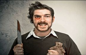 طعنهم ظنا منه أنه.. في لعبة كمبيوتر