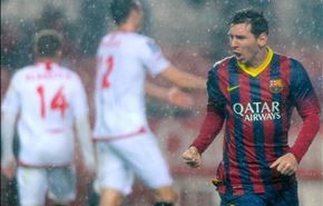 ميسي يقود برشلونة لاستعادة صدارة الليجا