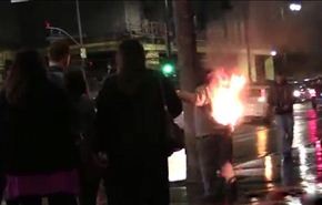 مقلب...رجل يهدد بحرق نفسه، شاهد ردة فعل الناس!!