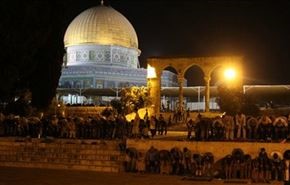 اعتكاف الفلسطينيين في الاقصى لمنع سيادة اسرائيل عليه