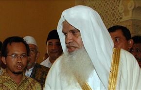 خطیب جمعه مسجد النبی: نمازتان را با موبایل باطل نکنید + فیلم