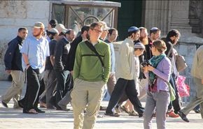 يرددون عبارات عنصرية؛ المستوطنون يدنسون الاقصى مجددا