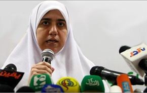 بالصورة/ابنة مرسي: اللي في قفص الاتهام مش ابويه !