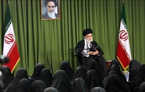 آية الله خامنئي: يجب نبذ الافكار الغربية الخاطئة بشأن المرأة