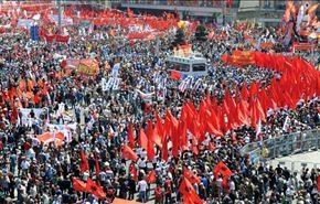 الملايين في العالم يحيون عيد العمال ومصادمات في تركيا