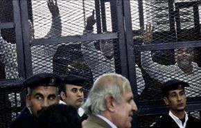 القضاء المصري يؤجل محاكمة قيادات الإخوان