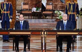 السيسي وعدلي منصور يوقعان وثيقة تسلم السلطة