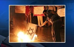 متظاهرون يهاجمون القنصلية الاسرائيلية في اسطنبول+فيديو